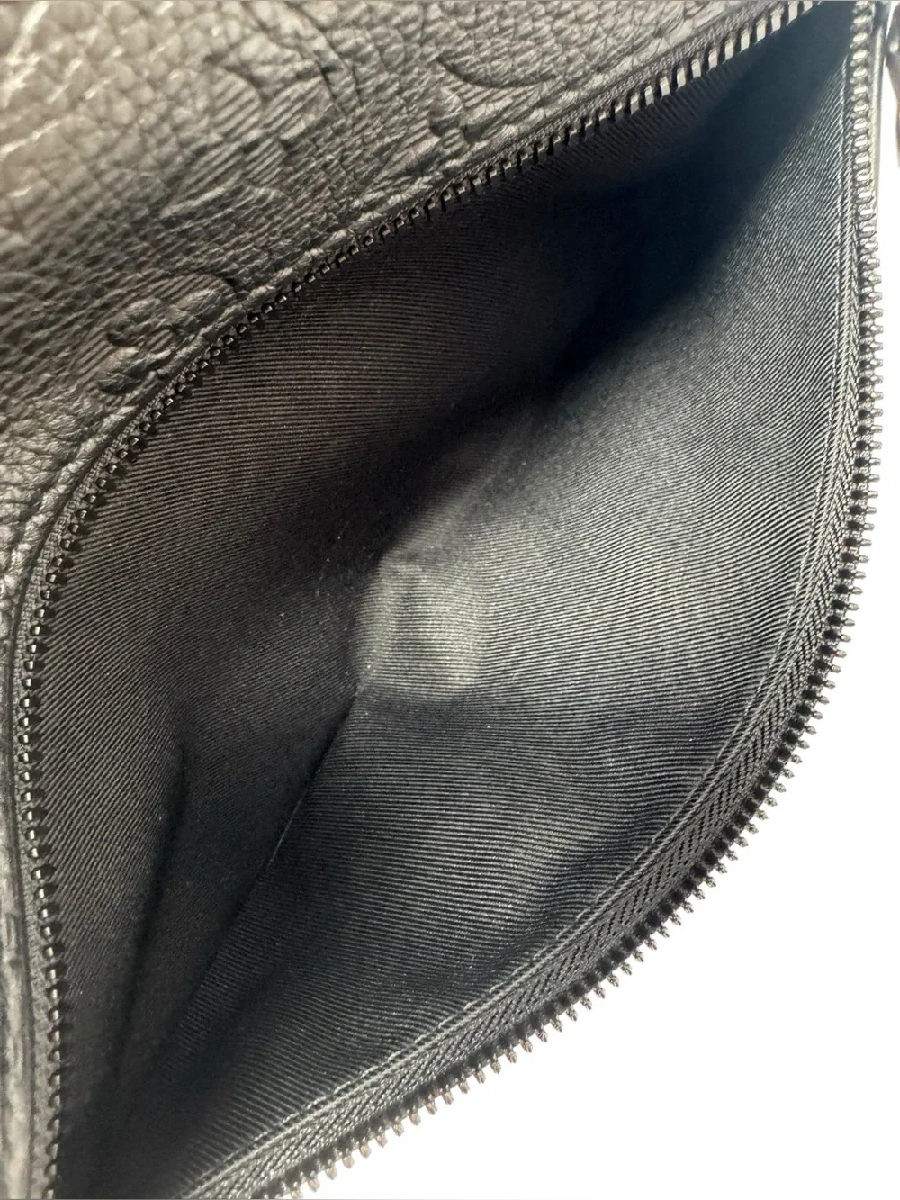 ✨🛍️ Louis Vuitton Black Monogram Shadow Discovery Bumbag PM